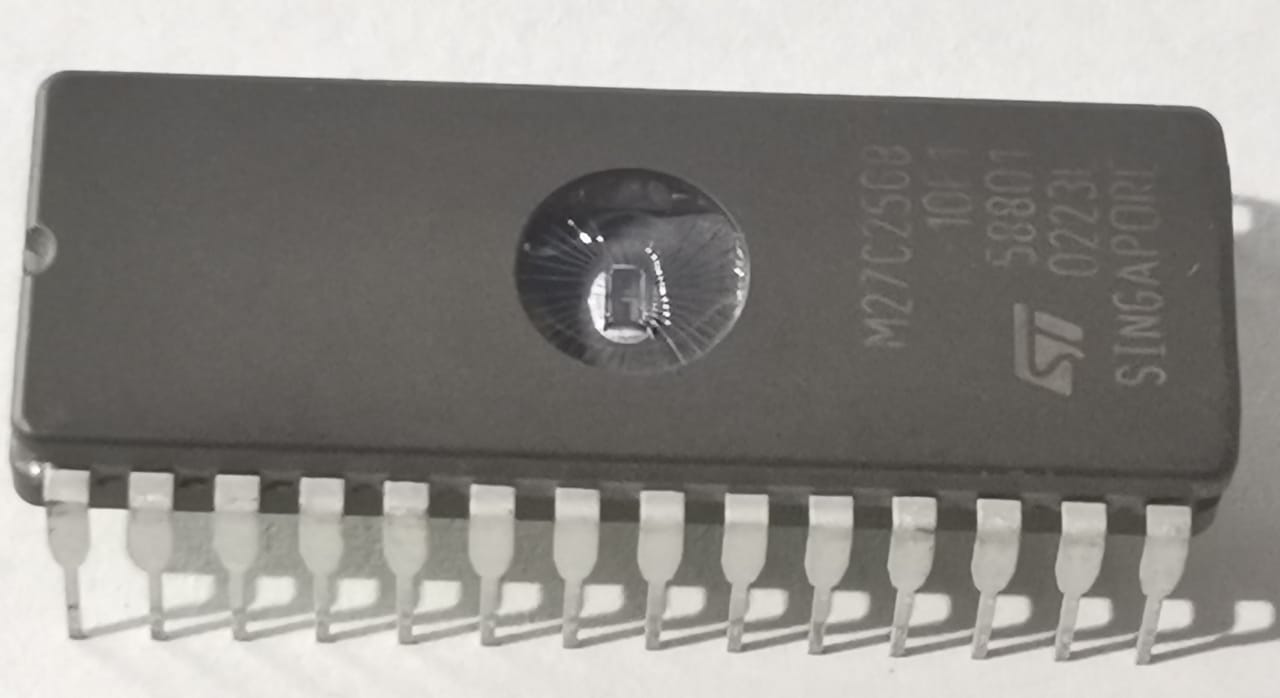 M27C256B EPROM IC