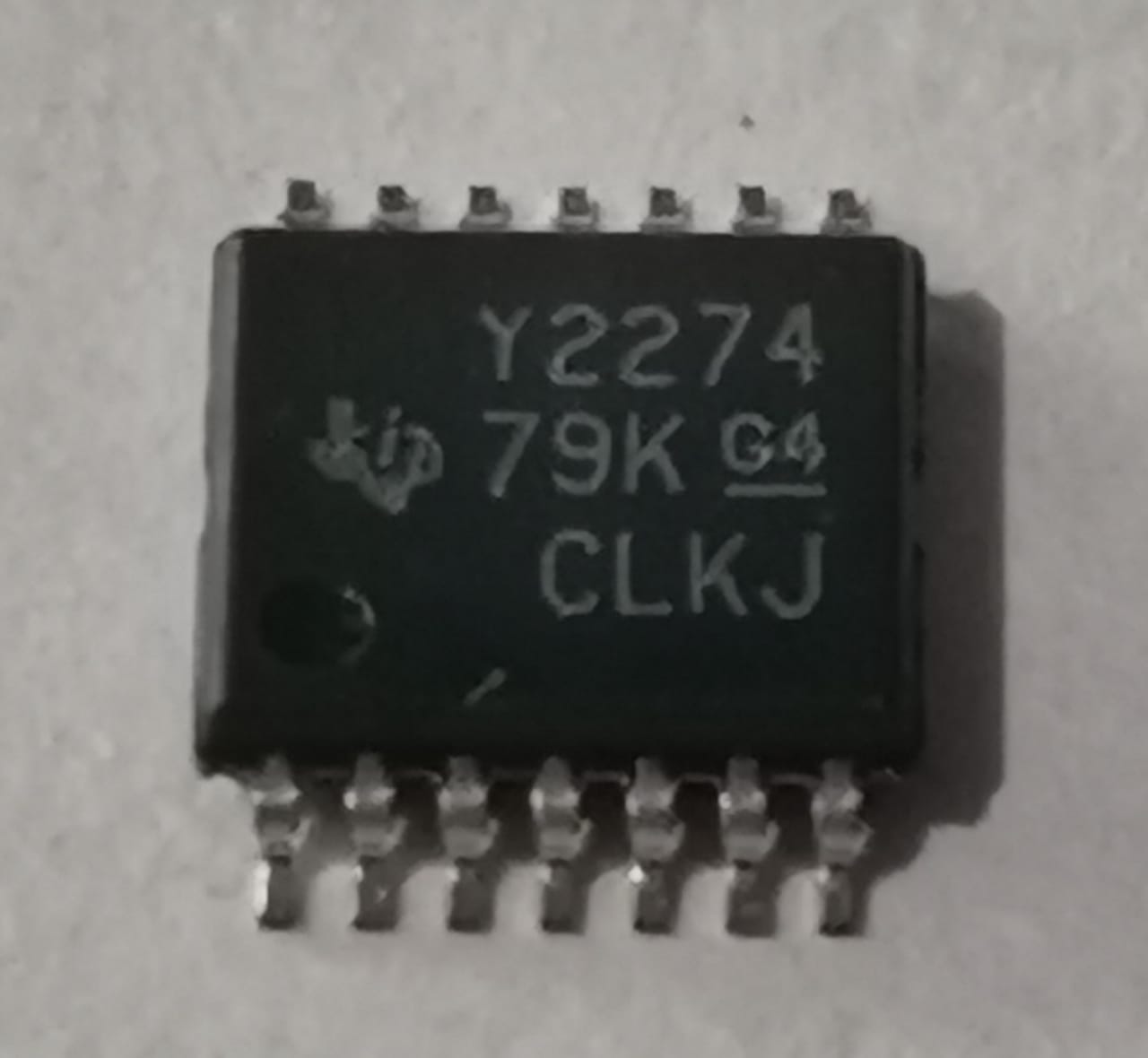 Y2272 IC